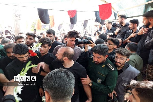 تشییع و تدفین دو شهید جوان امنیت در شیراز