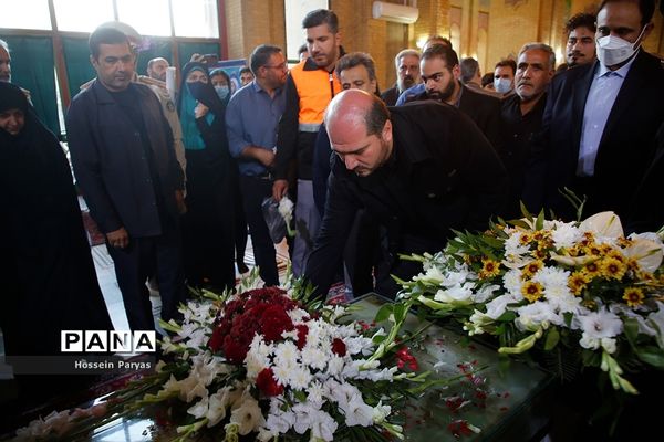 مراسم عطر افشانی و گلریزان مزار مطهر شهدای هشتم شهریور