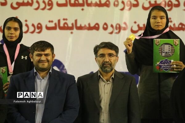 اهدای مدال روز اول و دوم مسابقات دو و میدانی دختران در شهرکرد