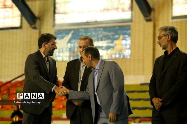 اهدای مدال روز اول و دوم مسابقات دو و میدانی دختران در شهرکرد