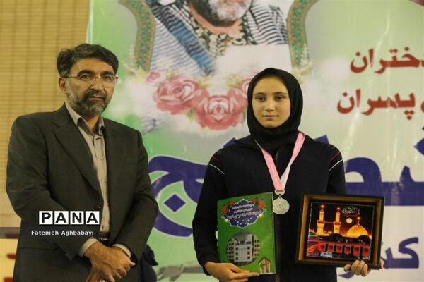 اهدای مدال روز اول و دوم مسابقات دو و میدانی دختران در شهرکرد