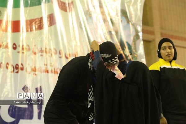 اهدای مدال روز اول و دوم مسابقات دو و میدانی دختران در شهرکرد