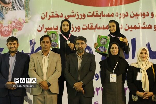 اهدای مدال روز اول و دوم مسابقات دو و میدانی دختران در شهرکرد