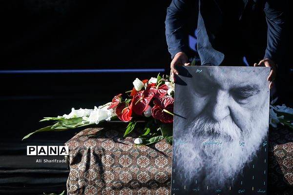 مراسم تشییع پیکر هوشنگ ابتهاج