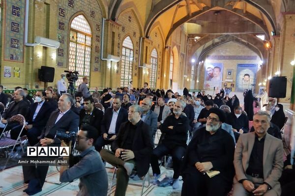 مراسم عطر افشانی وگلریزان مزار مطهر شهدای هشتم شهریور