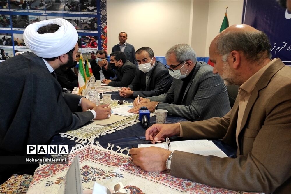 میز ارتباط مردمی با وزیر آموزش و پرورش و مسئولان استان در مصلی نماز جمعه