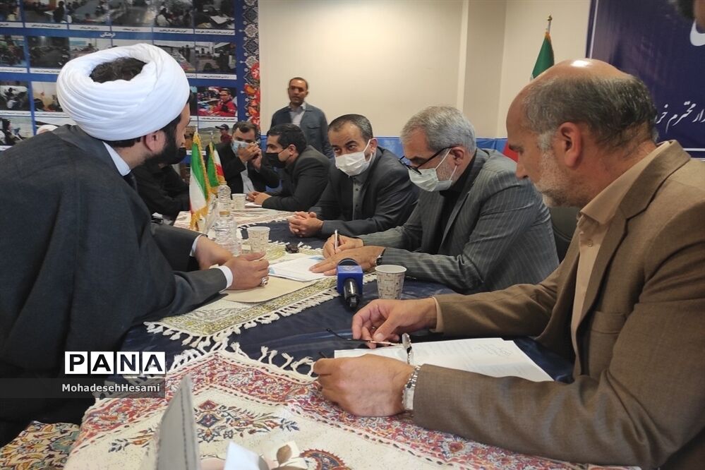 میز ارتباط مردمی با وزیر آموزش و پرورش و مسئولان استان در مصلی نماز جمعه