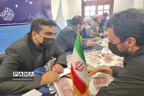 میز ارتباط مردمی با وزیر آموزش و پرورش و مسئولان استان در مصلی نماز جمعه