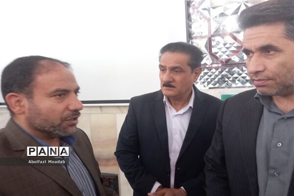 میز خدمت مسئولان کاشمر در نماز جمعه