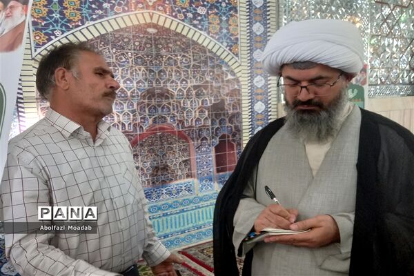 میز خدمت مسئولان کاشمر در نماز جمعه