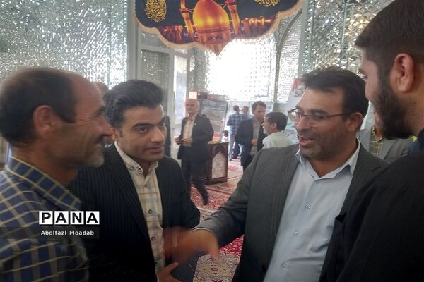 میز خدمت مسئولان کاشمر در نماز جمعه