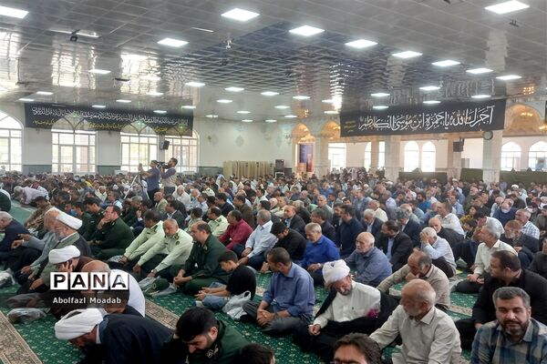 میز خدمت مسئولان کاشمر در نماز جمعه