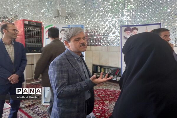 میز خدمت مسئولان کاشمر در نماز جمعه