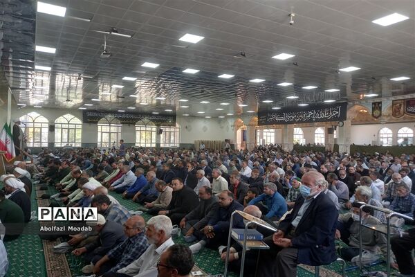 میز خدمت مسئولان کاشمر در نماز جمعه