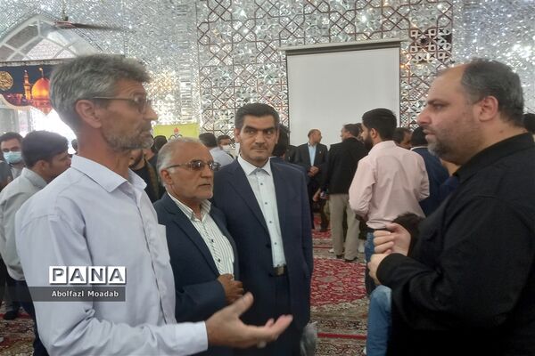 میز خدمت مسئولان کاشمر در نماز جمعه