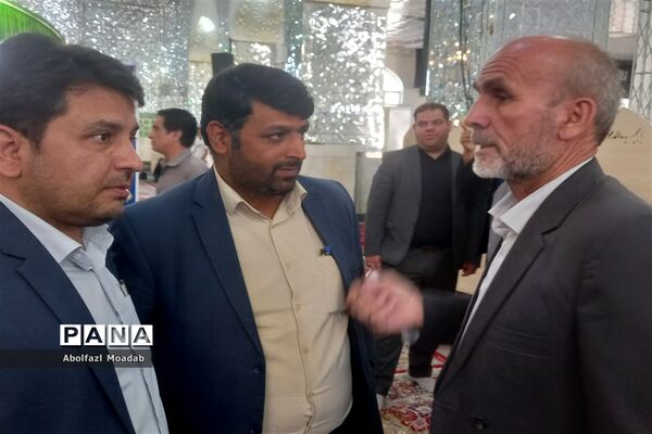 میز خدمت مسئولان کاشمر در نماز جمعه