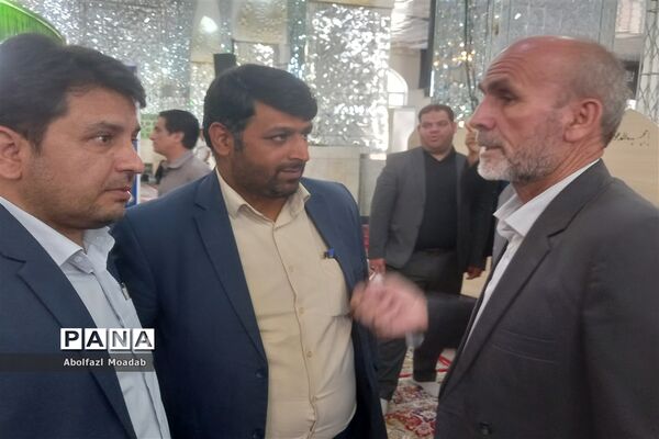 میز خدمت مسئولان کاشمر در نماز جمعه