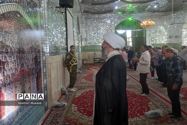 میز خدمت مسئولان کاشمر در نماز جمعه