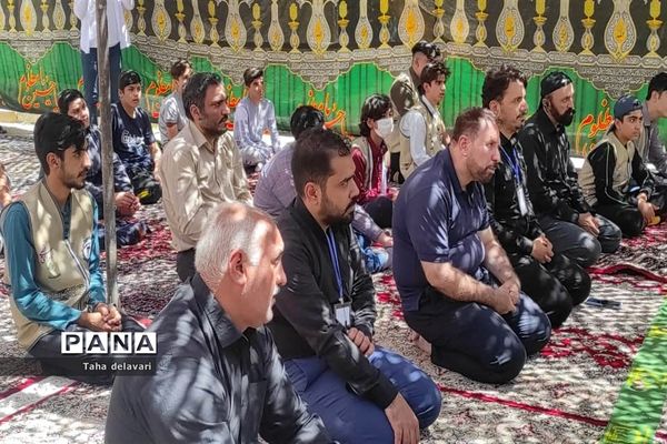برپایی نماز جماعت در اردوی قطبی دانش آموزان