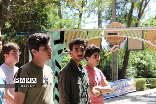 برپایی نماز جماعت در اردوی قطبی دانش آموزان