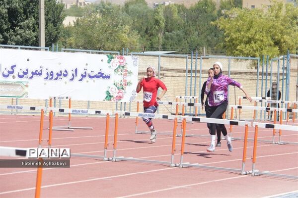 برگزاری روز سوم مسابقات دانش‌آموزی دختر سراسر کشور در شهرکرد