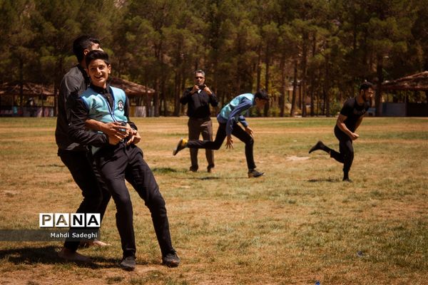 انجام برنامه‌های فرهنگی در دومین روز اردوی قطبی اعضای سازمان دانش‌آموزی اصفهان