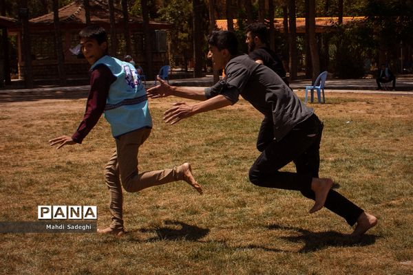 انجام برنامه‌های فرهنگی در دومین روز اردوی قطبی اعضای سازمان دانش‌آموزی اصفهان