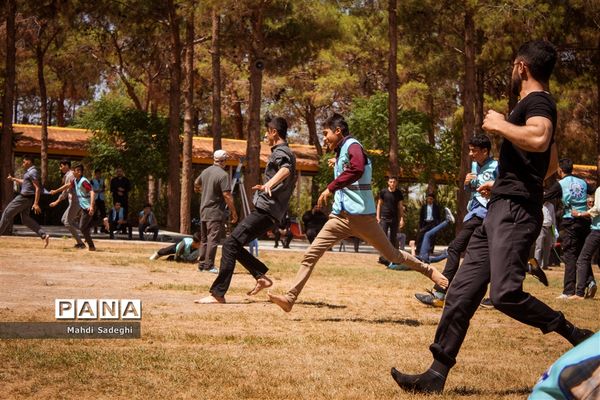 انجام برنامه‌های فرهنگی در دومین روز اردوی قطبی اعضای سازمان دانش‌آموزی اصفهان