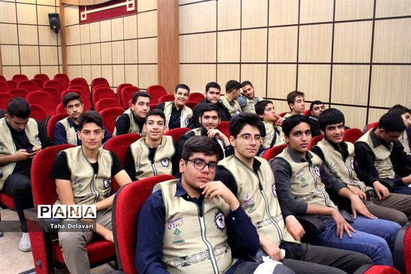برگزاری دوره آموزش خبرنویسی در اردوی قطبی اعضای سازمان دانش‌آموزی