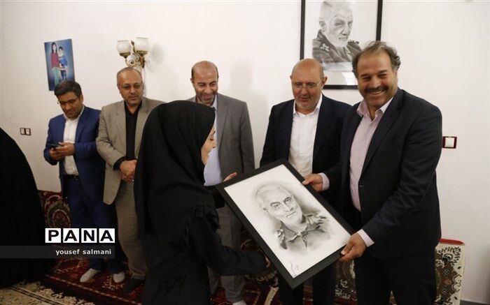 تجلیل از دانش‌آموز هنرمند اهری