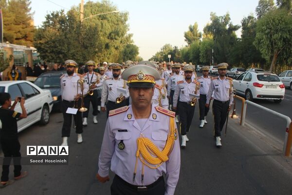 غبارروبی مزار شهدای قم با حضور کارکنان پدافند هوایی ارتش