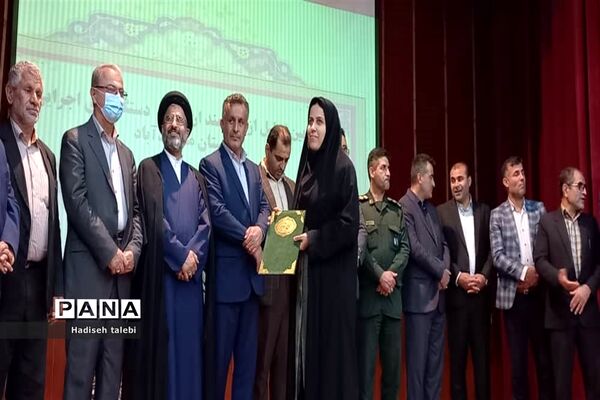 آیین تجلیل از کارمندان نمونه شهرستان محمودآباد