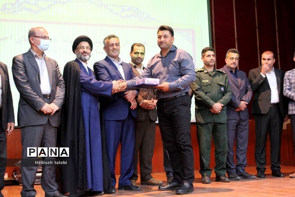 آیین تجلیل از کارمندان نمونه شهرستان محمودآباد
