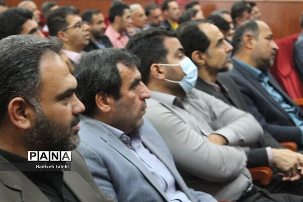 آیین تجلیل از کارمندان نمونه شهرستان محمودآباد