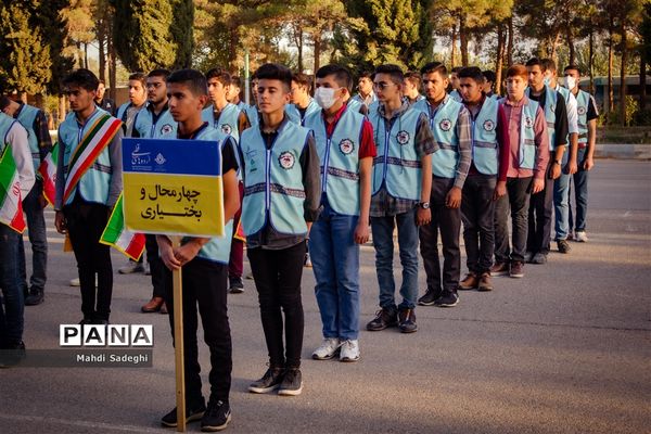 صبحگاه آخرین روز از اردوی قطبی دانش‌آموزان عضو سازمان دانش‌آموزی در اصفهان
