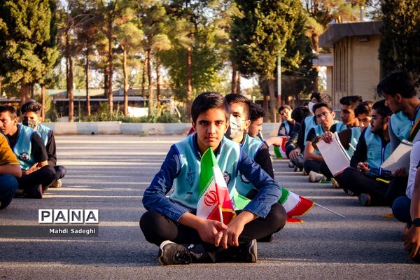 صبحگاه آخرین روز از اردوی قطبی دانش‌آموزان عضو سازمان دانش‌آموزی در اصفهان