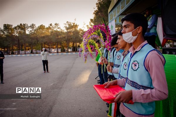 صبحگاه آخرین روز از اردوی قطبی دانش‌آموزان عضو سازمان دانش‌آموزی در اصفهان