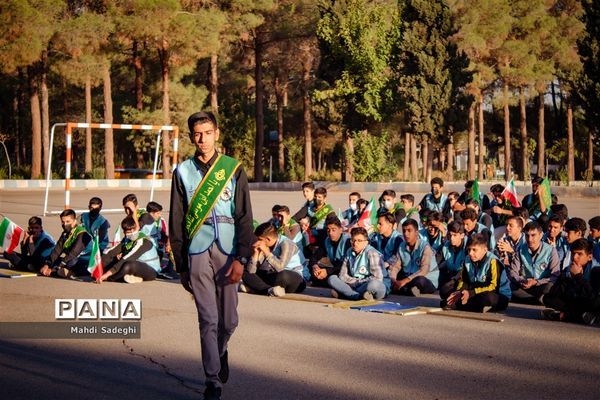 صبحگاه آخرین روز از اردوی قطبی دانش‌آموزان عضو سازمان دانش‌آموزی در اصفهان