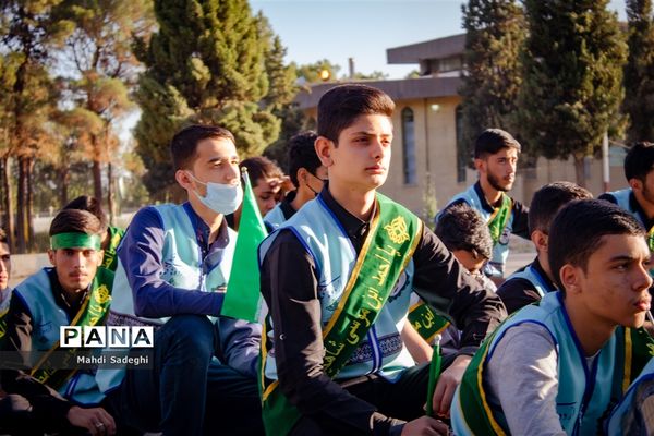 صبحگاه آخرین روز از اردوی قطبی دانش‌آموزان عضو سازمان دانش‌آموزی در اصفهان