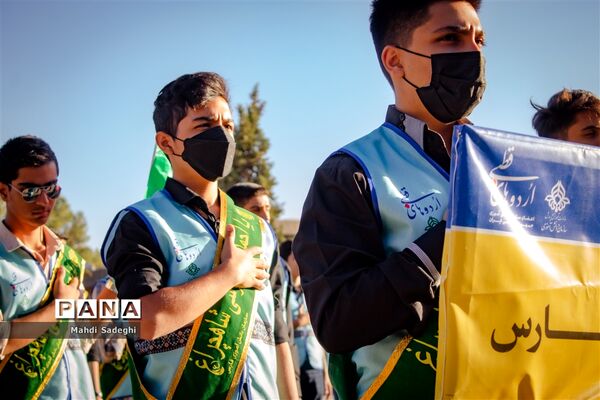 صبحگاه آخرین روز از اردوی قطبی دانش‌آموزان عضو سازمان دانش‌آموزی در اصفهان