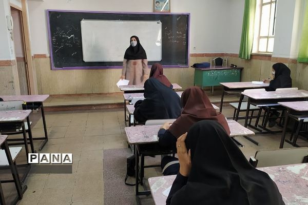 برگزاری کلاس‌های جبرانی  برای دانش‌آموزان در دبیرستان مهدیه ناحیه یک ری