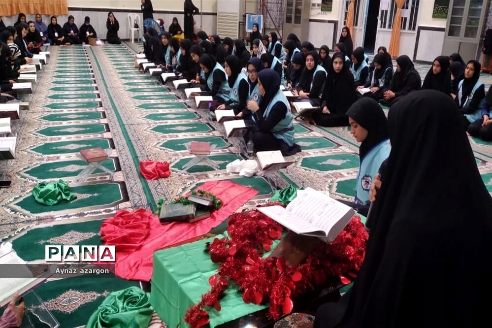 ‌محفل انس با قرآن در اردوی قطبی استان گلستان