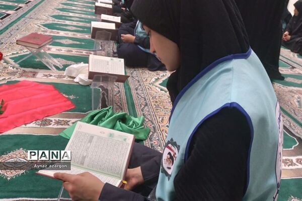 ‌محفل انس با قرآن در اردوی قطبی استان گلستان