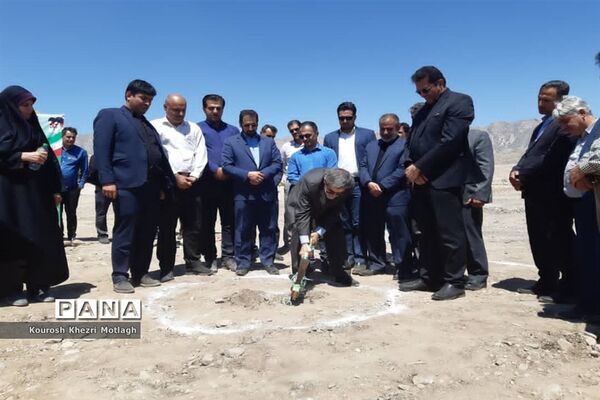 با حضور وزیر علوم سه پروژه صنعتی در شهرستان کازرون کلنگ‌زنی شد