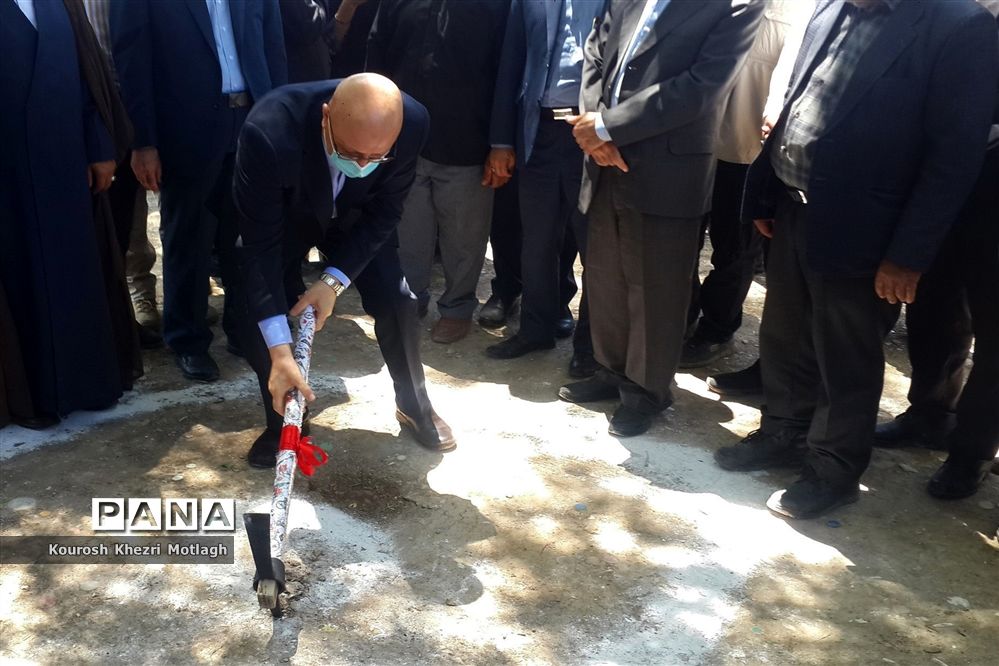 با حضور وزیر علوم سه پروژه صنعتی در شهرستان کازرون کلنگ‌زنی شد