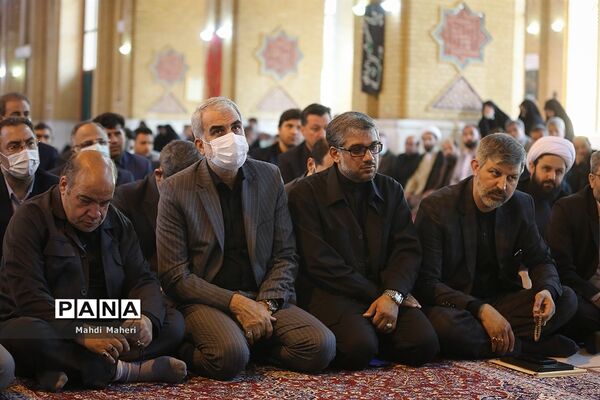 حضور وزیر آموزش و پرورش بر سر مزار شهیدان رجایی و باهنر