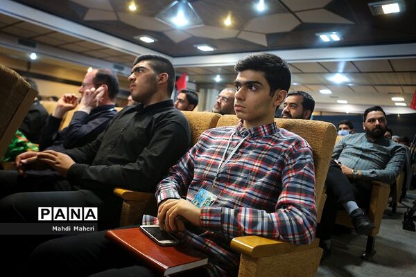 همایش «مداحان تعلیم و تربیت» در حرم مطهر امام خمینی(ره)