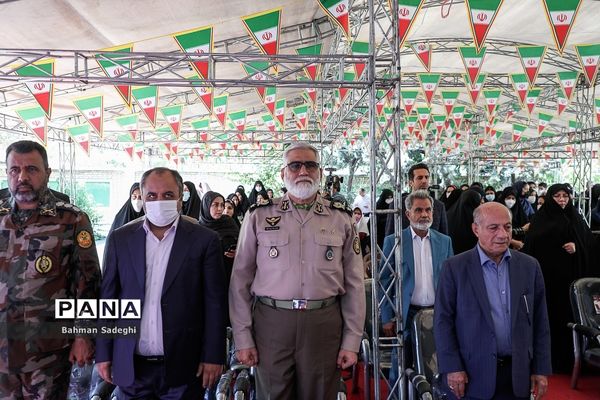 مراسم تجلیل از دانش‌آموزان ممتاز و نخبه مدارس خیرساز