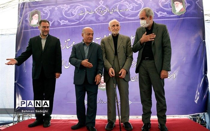 تجلیل از ۵۵ دانش‌آموز ممتاز مدارس خیری حاج‌اکبر ابراهیمی