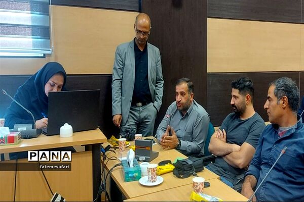 دیدار فرماندار فیروزکوه با جوانان به‌مناسبت هفته دولت